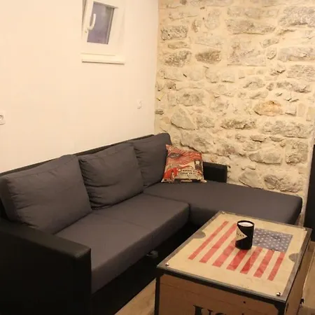 Apartman U Industrijskom Stilu U Srcu Vodica Apartamento
